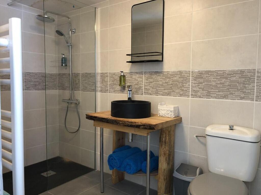 Blacksmiths Apartment In Blanzay - 1 Bed エクステリア 写真