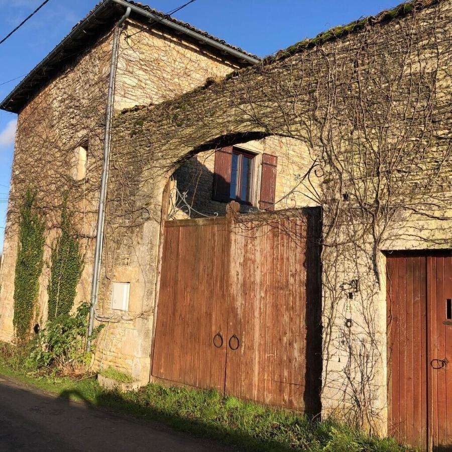Blacksmiths Apartment In Blanzay - 1 Bed エクステリア 写真